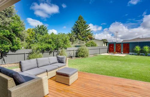 Goolwa Beach House | 1 Bowley Street Goolwa Beach - BYO Linen