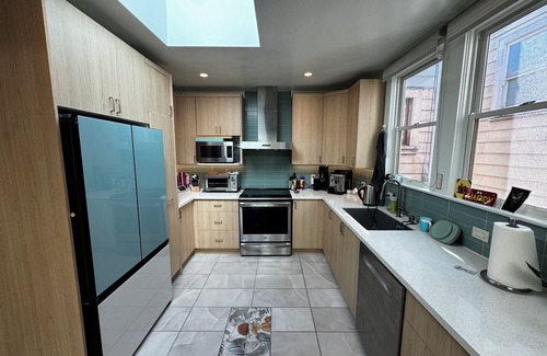 Bayview House | 1 BR + 1 Bath in Quiet Bernal Heights with Living Room & Shared Kitchen