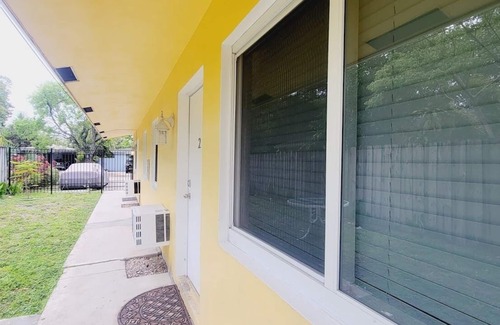 Downtown Fort Lauderdale Apartment | 1 BR Apt. Awesome Location. Near FLL Beach and Las Olas