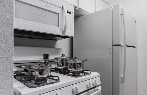 West Campus Apartment | 1 Br Apt Next 2 Downtown - Cozy!