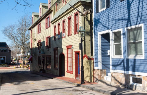 Newport Condo | 1-BR Condo in Downtown Newport! Steps to Thames St
