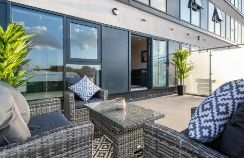 Leeds Apartment | 1 BR Flat Prime Spot Near Station, Shops & Culture