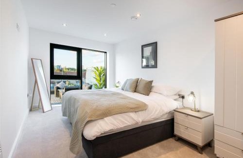 Leeds Apartment | 1 BR Flat Prime Spot Near Station, Shops & Culture