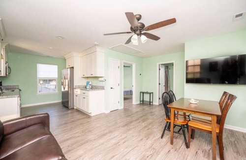 East Ocean View House | 1 BR - Ocean View - Private Full Kitchen/Laundry