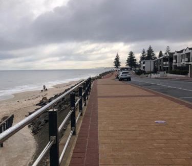 Glenelg South Apartment | 1 BR Oceanview - Glenelg South