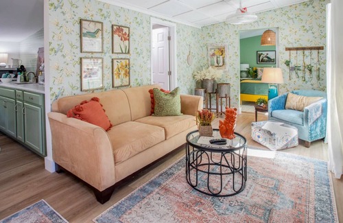 Navarre Cottage | 1 BR Quaint Beachy Bungalow