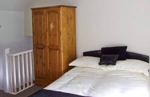 Calwich Cottage | 1 CABIN KNOLL, family friendly, luxury holiday cottage in Calwich