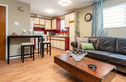 Ahuntsic-Cartierville Apartment | 1 - CHIC DESIGNER LOVELY BEAUTIFUL COZY FLAT 1BDR