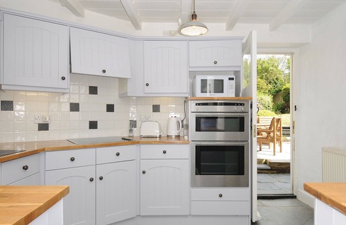 St. Mabyn Cottage | 1 CHURCHTOWN COTTAGES, pet friendly, with a garden in St Mabyn