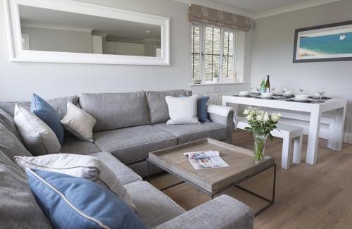 Bugford House | 1 Coachman's Cottage, Hillfield Village