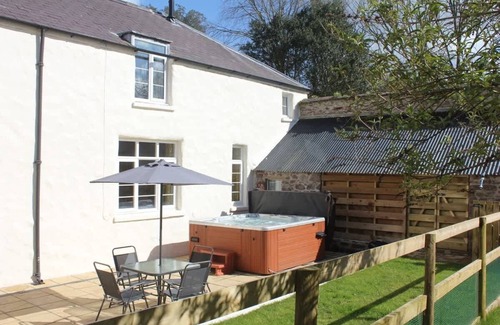 Milford Haven Cottage | 1 Courtyard cottage with hot tub and walled garden
