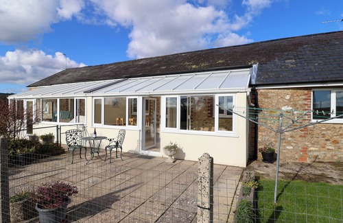 Marshwood Cottage | 1 COWDEA FARM, pet friendly, character holiday cottage in Bettiscombe