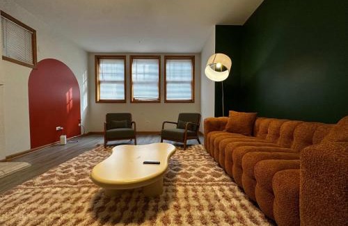 Wicker Park Apartment | 1 Free Parking Sleeps 10