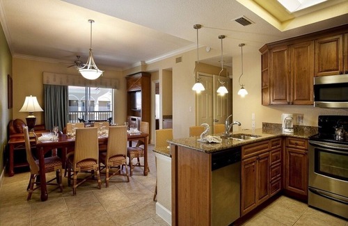 West Kissimmee Resort | 1 Grand Bedroom Lock-Off
