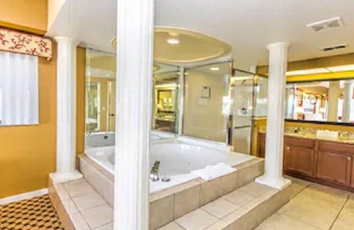 West Kissimmee Resort | 1 Grand Bedroom Lock-Off