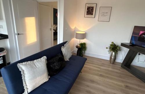 Stansted Apartment | 1 Great for Contractors 2BR Flat Near Harlow Station