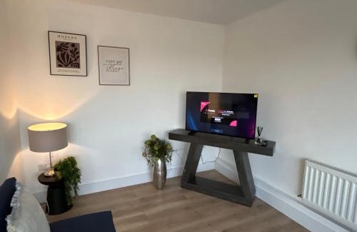 Stansted Apartment | 1 Great for Contractors 2BR Flat Near Harlow Station