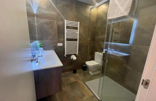 San Vicente del Raspeig House | 1 Habitación con baño privado frente a la piscina, máximo para 4 personas, No es la casa completa,1cama y 1 sofa-cama
