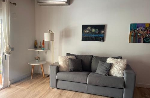 San Vicente del Raspeig House | 1 Habitación con baño privado frente a la piscina, máximo para 4 personas, No es la casa completa,1cama y 1 sofa-cama