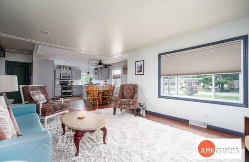 Holland House | 1 Happy Acre Summary: