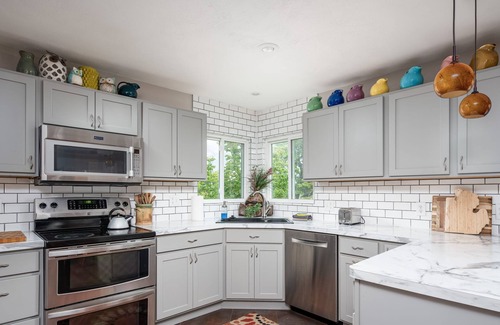 Holland House | 1 Happy Acre Summary: