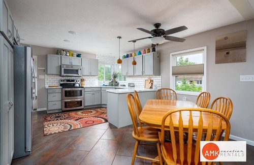 Holland House | 1 Happy Acre Summary: