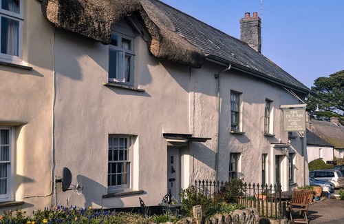 Drewsteignton Cottage | 1 HILLMORHAYES, pet friendly, with open fire in Drewsteignton
