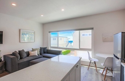 Mission Beach Condo | 1 House to Beach * Corner Unit * Ocean View