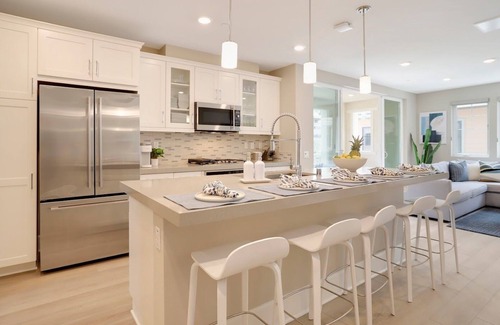 Central Mission Beach House | 1 House to Beach * Rare 3 Level Corner Townhouse * EV Charger