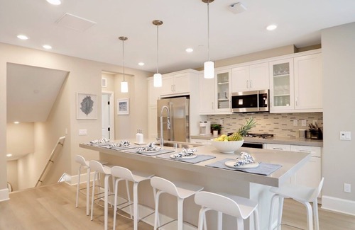 Central Mission Beach House | 1 House to Beach * Rare 3 Level Corner Townhouse * EV Charger