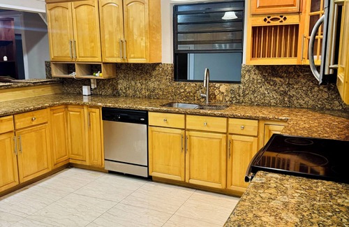 Bahamia West House | 1 King Bed, 2 Queen Beds, 2 Bunk Beds located 1.5 miles from the beach.