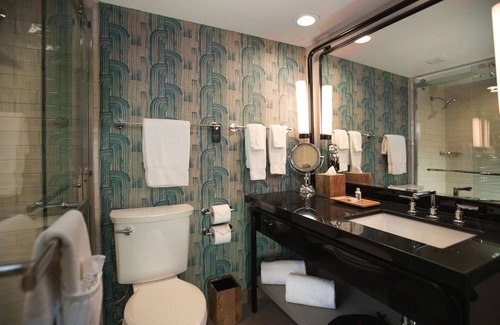 Northeast Dallas House | 1 King Bed in The Beeman Hotel! Parking, Live Music