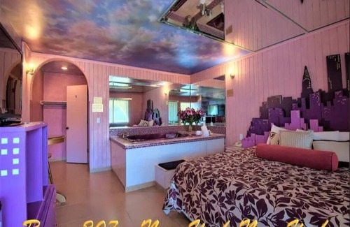 Yucca Valley Hotel | 1 King Bed Jetted Tub Non-Smoking(Theme2 -Persian ,Roman, or Oriental Theme)