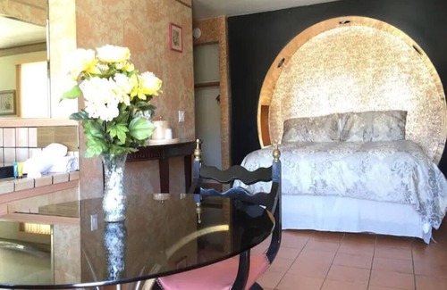 Yucca Valley Hotel | 1 King Bed Jetted Tub Non-Smoking(Theme2 -Persian ,Roman, or Oriental Theme)
