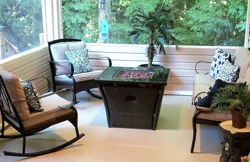 Westgate House | 1 King suite 2 queen's bedroom lfamily home great location!