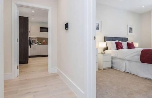 Surbiton Hill Apartment | 1 Lyons House - 3 bedroom apartment
