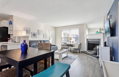 Northeast Virginia Beach Apartment | 1 mi from beach | 2 min from trails | Wifi | Desk