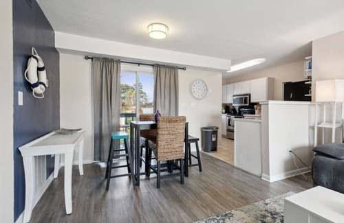 Northeast Virginia Beach Apartment | 1 mi from beach | 2 min from trails | Wifi | Desk
