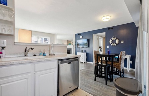 Northeast Virginia Beach Apartment | 1 mi from beach | 2 min from trails | Wifi | Desk