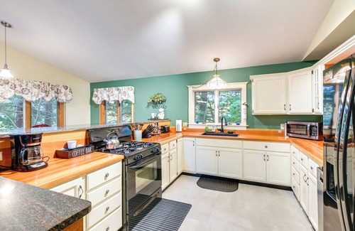 Bar Harbor House | 1 Mi to Acadia: Home Near Downtown Bar Harbor!