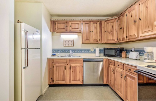 Bartlett Condo | 1 Mi to Attitash Mountain: Condo w/Resort Perks