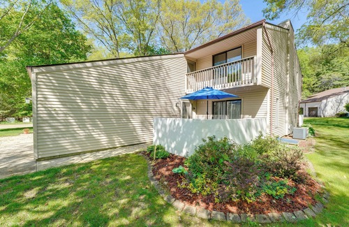 Ferrysburg Condo | 1 Mi to Beach: Condo w/Bicycles in Spring Lake!