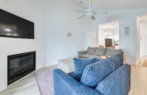 Vaught Apartment | 1 Mi to Beach Myrtle Beach Condo with Pool Access