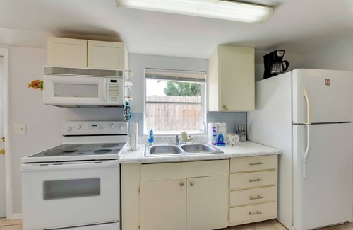 Laurel Apartment | < 1 Mi to Beach: Peaceful Escape in Nokomis