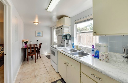 Laurel Apartment | < 1 Mi to Beach: Peaceful Escape in Nokomis