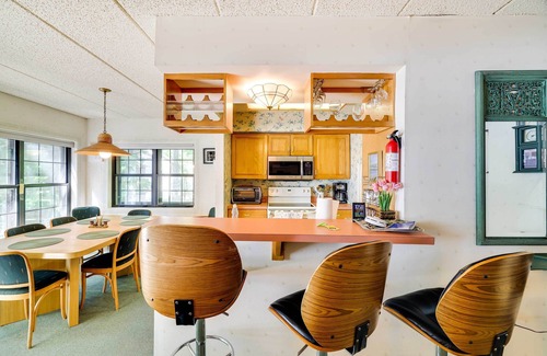 Lake Harmony Condo | 1 Mi to Big Boulder: Lakefront Unit w/Pool Access