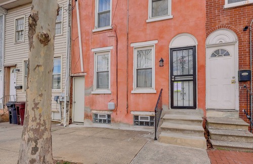 Wilmington House | 1 Mi to Downtown: Colorful Wilmington Townhome!