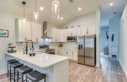 Sanders Beach House | 1 Mi to Dtwn: Pet-Friendly Pensacola Getaway!