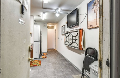 Downtown Apartment | 1 Mi to Dtwn: Remote Work-Friendly Apt in Hampton!