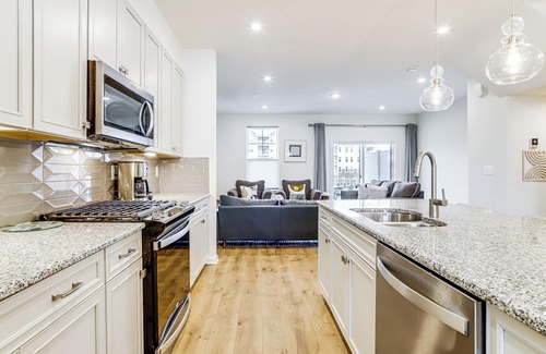 Cambridge House | < 1 Mi to Dtwn: Waterfront Townhome in Cambridge!